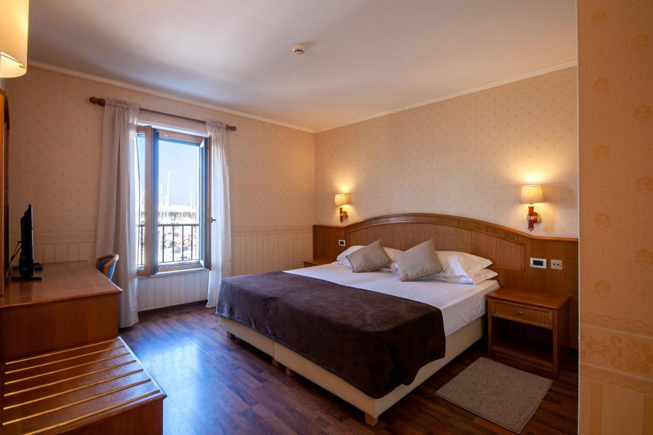 Hotel Metropole กราโด ภายนอก รูปภาพ