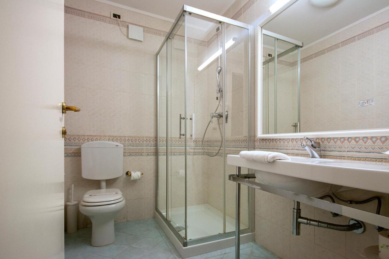 Hotel Metropole กราโด ภายนอก รูปภาพ